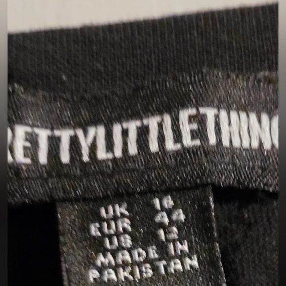 PrettyLittleThing Black Short Sleeve Crop Top - Picture 13 of 13